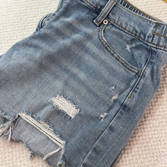 aerie Pants - Aerie Womens Light Wash Distressed Denim Shorts Raw Hem Elastic Back Size‎ Large